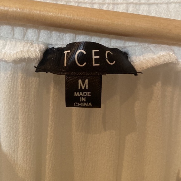 TCEC size M 3/4 bell sleeve  off shoulder or regular top - Picture 2 of 6